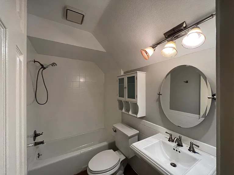 2nd bedroom private bathroom