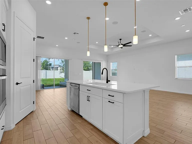 10393 Park Estates Ave — Photo 11