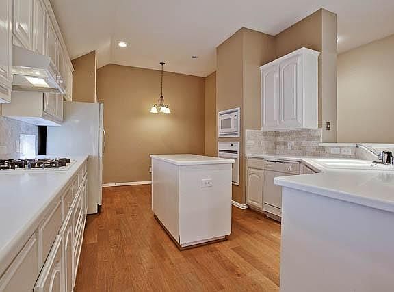 4th image of 18720 Tall Oak Dr