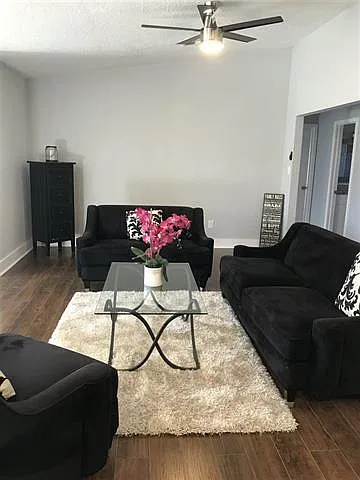 4907 SE Churchill Way — Photo 3