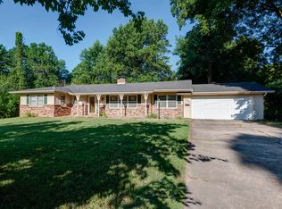 1967 S Lone Pine Ave, Springfield, MO 65804