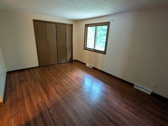 3rd image of 1387 Belvoir Mews
