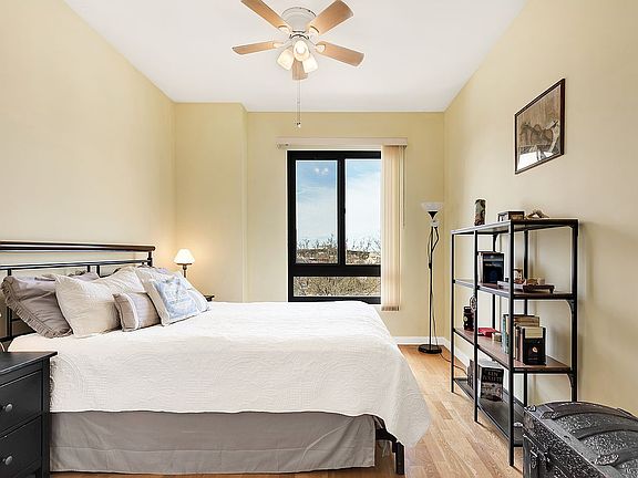 5th image of 500 4th Ave APT 4N