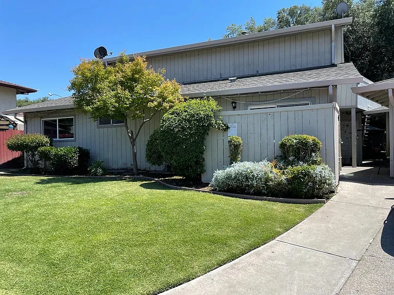 6366 Porterfield Ct — Photo 1