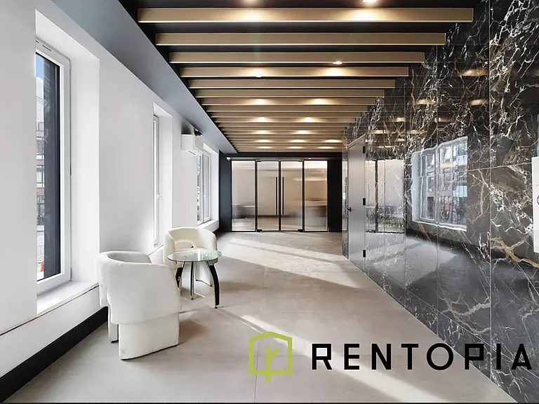 228 Berry St #7R — Photo 12