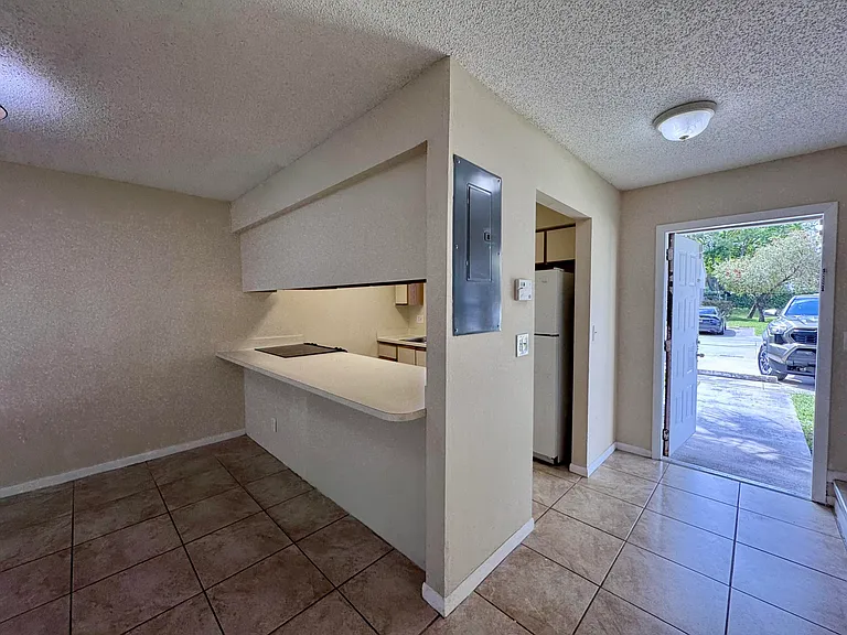 704 Riverside Dr — Photo 25