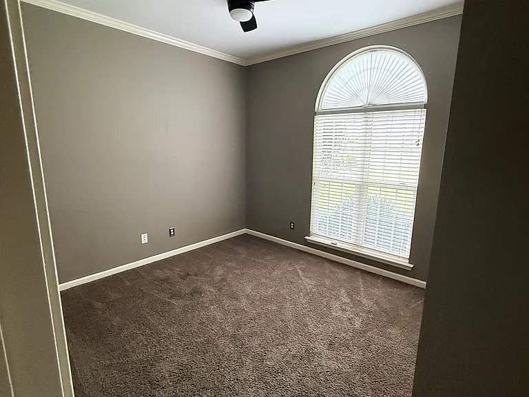 147 Muirfield Ln — Photo 3
