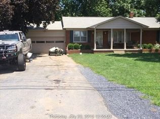 592 Apple Valley Rd, Winchester, VA 22602