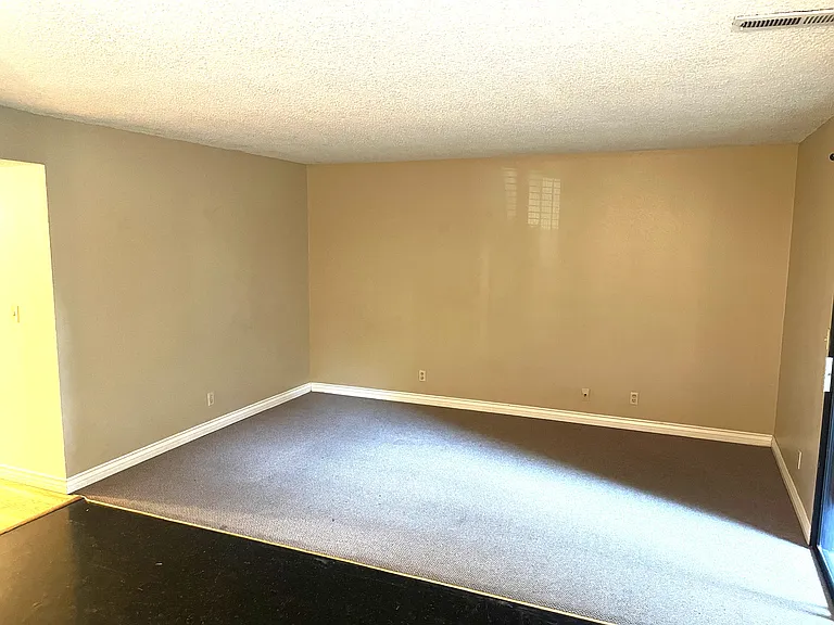 1412 N Cherry St #7 — Photo 3