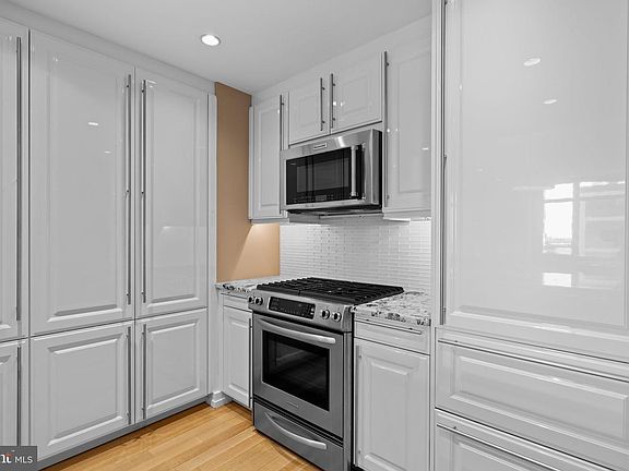 3rd image of 130 S 18th St Unit 503