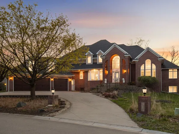 2437 Sunset Ct, Little Canada, MN 55117