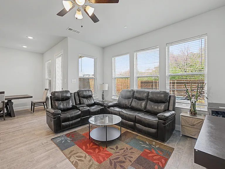537 Hutchinson Ln — Photo 15
