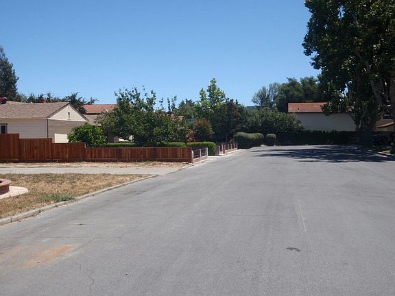 2nd image of 3209 Bluebird Dr