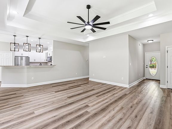 5th image of 3025 Grady Rd