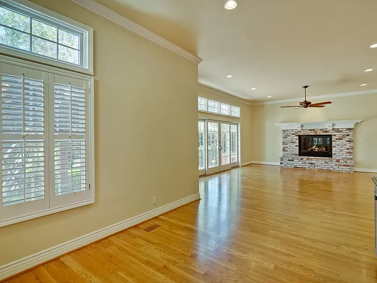 1150 Meredith Ave — Photo 22