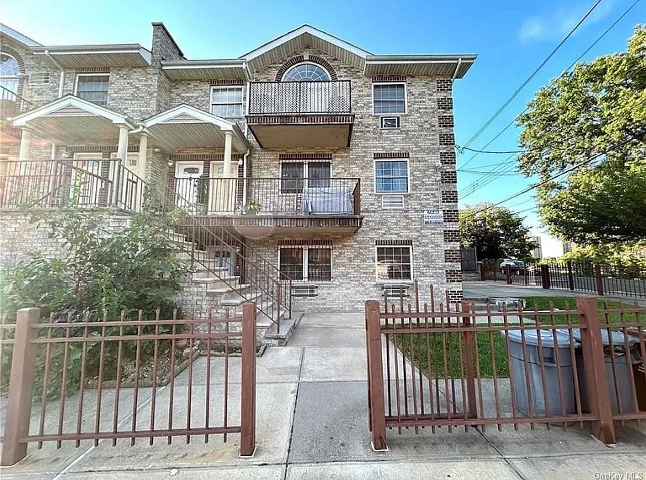 2 bed, 1.0 bath, $2,450 — Photo 1