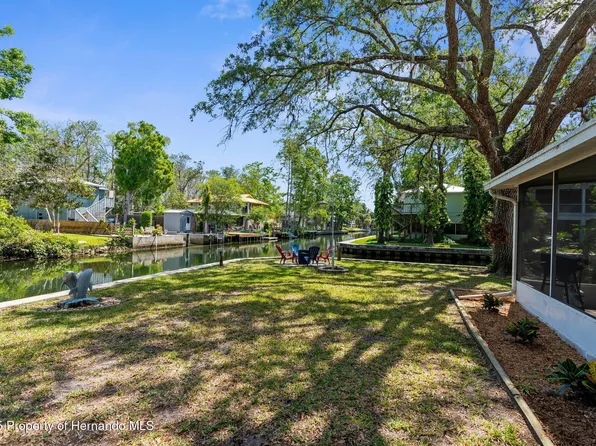 5421 Gay St, Weeki Wachee, FL 34607