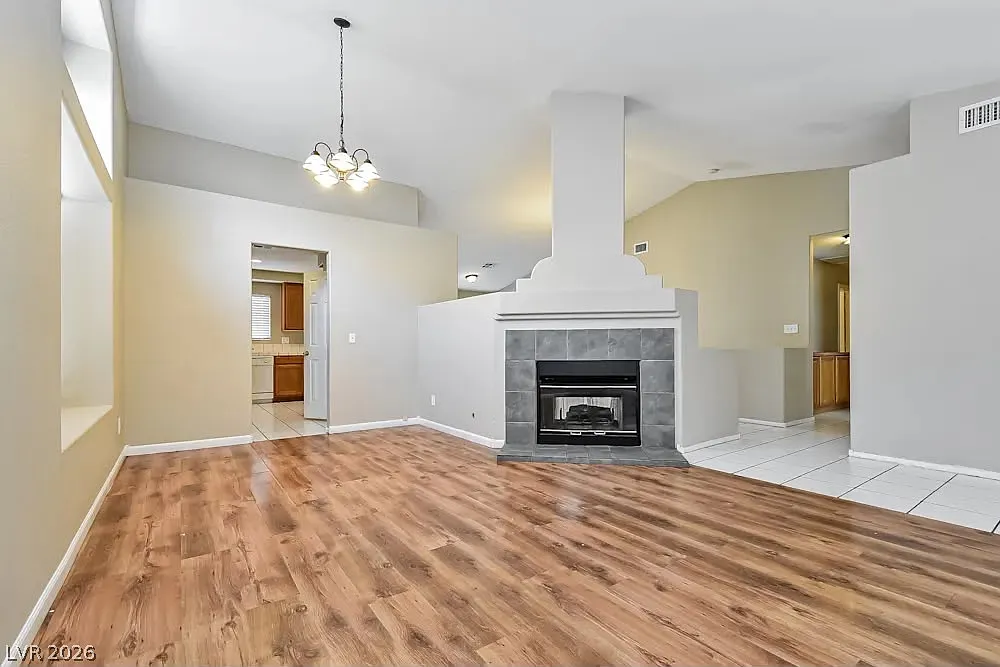 3 bed, 2.0 bath, 1856 sqft, $1,250 — Photo 4