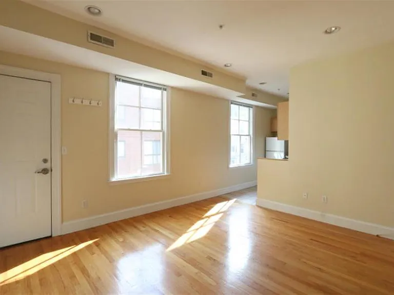 20 Trowbridge St #2 — Photo 4