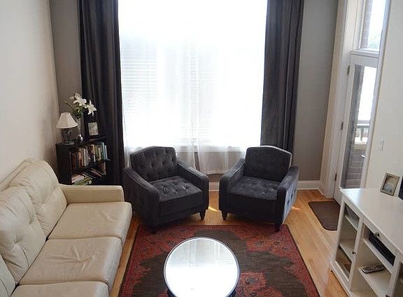 2nd image of 918 W Belmont Ave APT 202