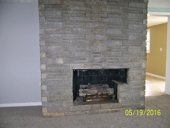 4th image of 2055 Mountain View Ave