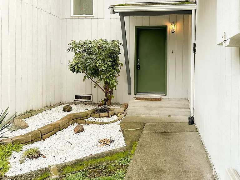 7646 Shilohwood Pl NW — Photo 2