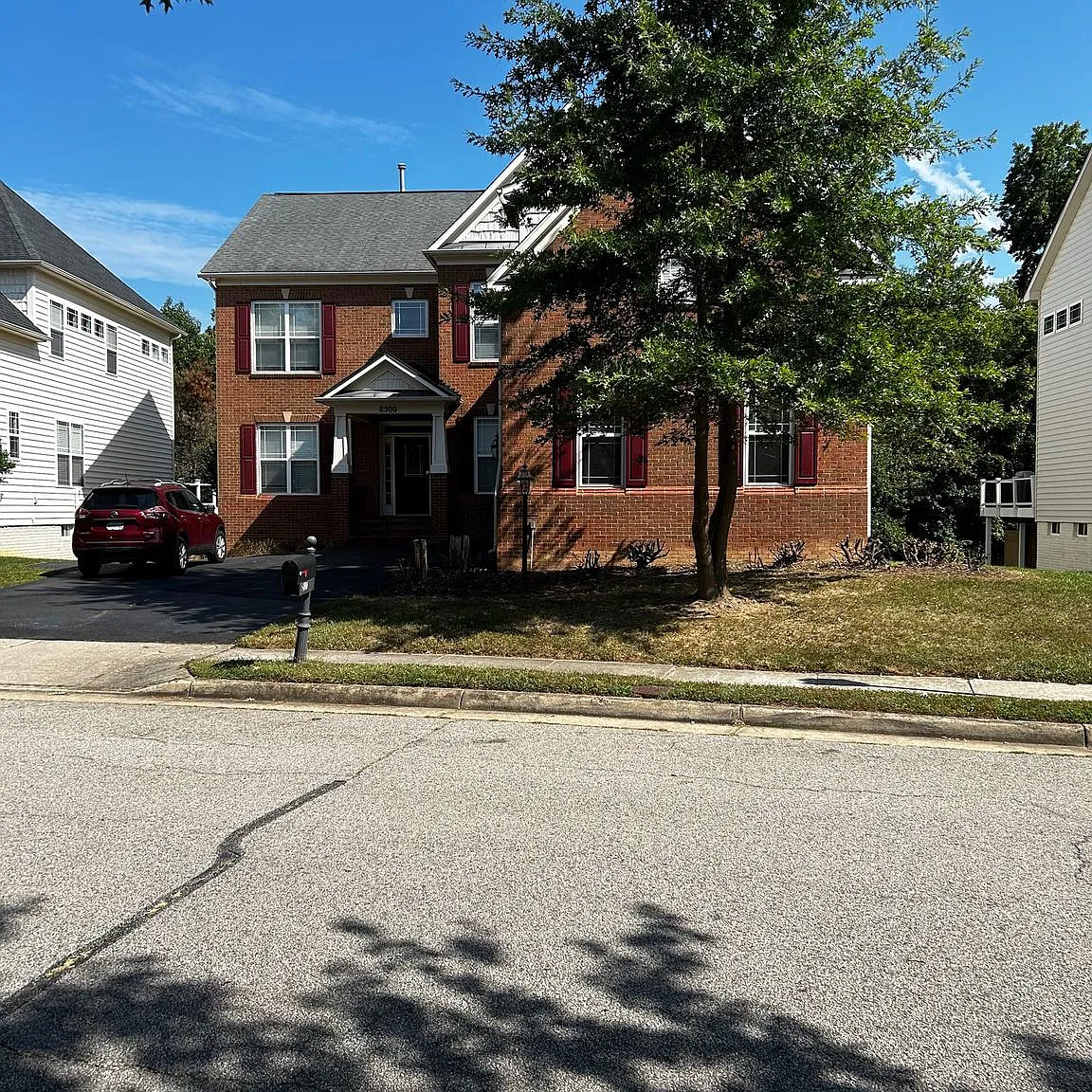 7 bed, 5.5 bath, 5228 sqft, $5,400 — Photo 2