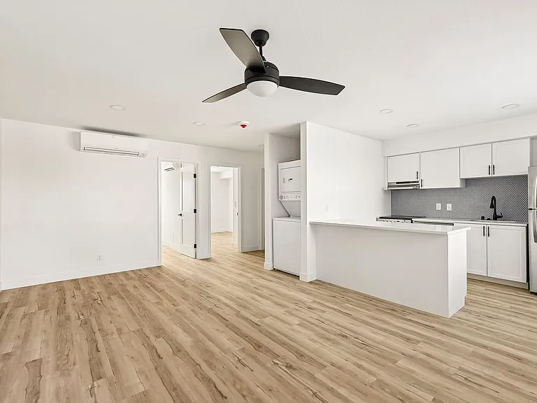The Crest |NEWLY Renovated Studios, Lofts, 1, 2 & 3 Bedroom Homes Near the Beach — Photo 48