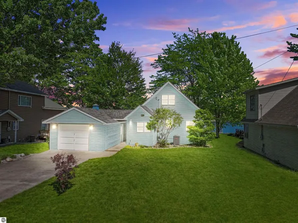 7349 W White Birch Ave, Lake City, MI 49651