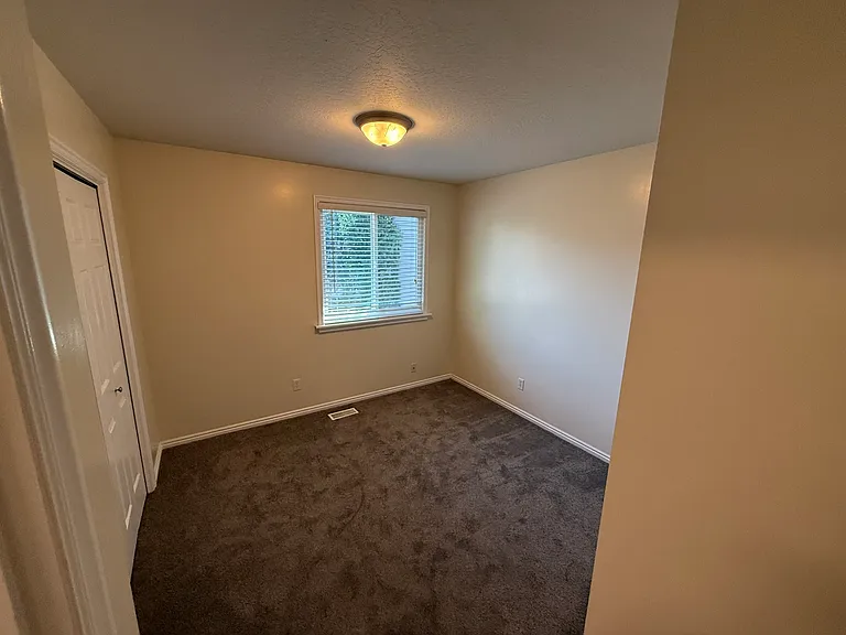 1242 E Freshman Cir — Photo 9