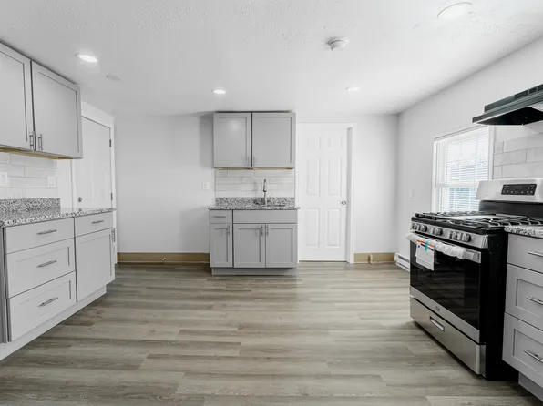 79 Oak St, Springfield, MA 01109