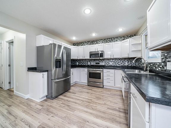 3rd image of 3994 Wild Meadow St