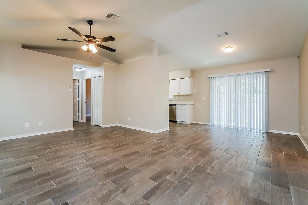 3 bed, 2.0 bath, 1135 sqft, $1,810 — Photo 4