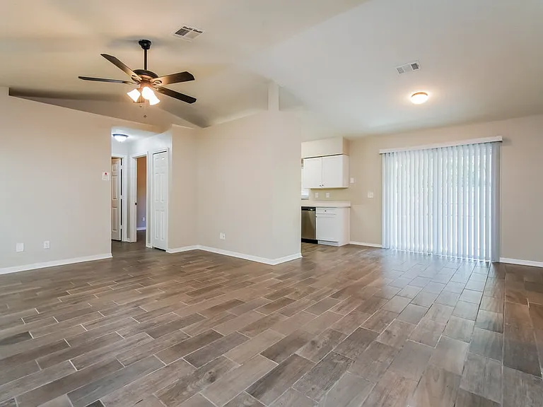 206 Howard Ct — Photo 4