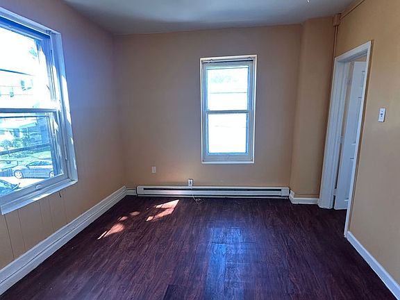 5th image of 218 Walnut St APT 2B