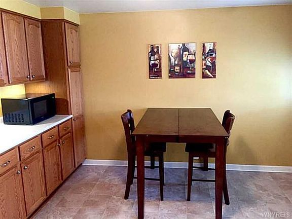 4th image of 64 Autumnwood Dr