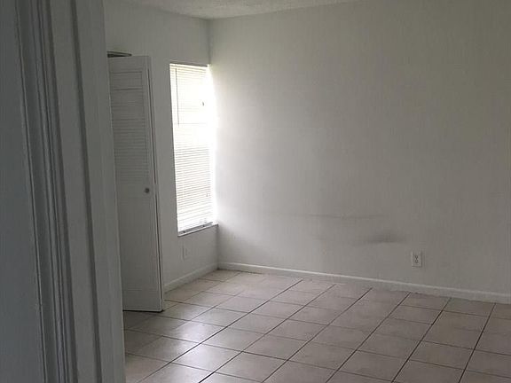 4th image of 9925 Twin Lakes Dr