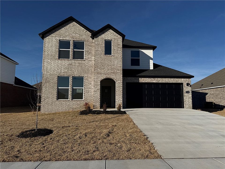 1st image of 2330 Longfellow Dr