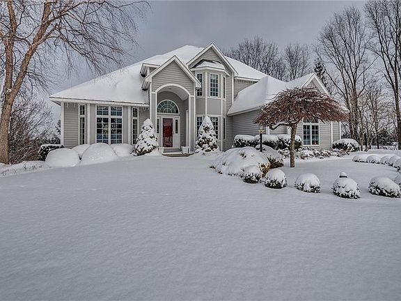 2nd image of 5864 Highcrest Cir