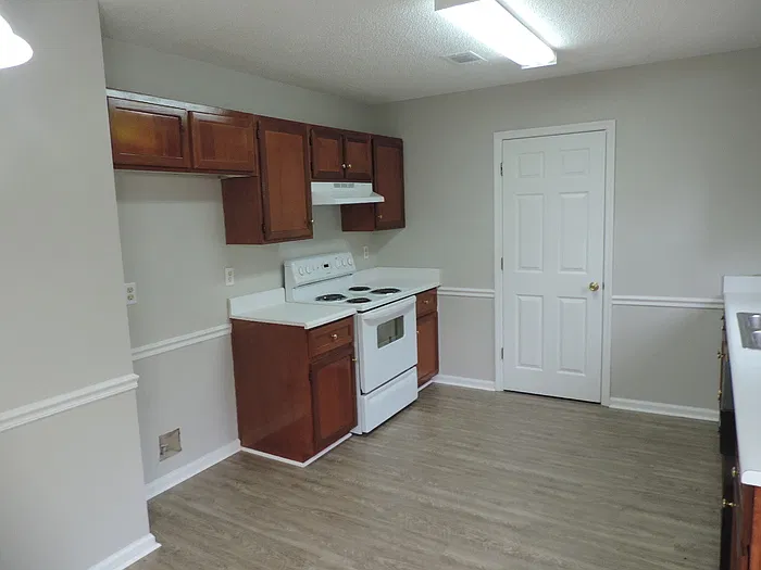 3881 Crest Dr — Photo 10