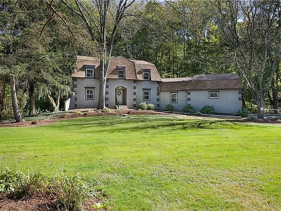 2nd image of 335 Retreat Dr