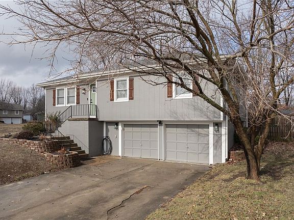 3rd image of 805 Britany Dr