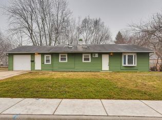 1923 Cherokee Rd, Carpentersville, IL 60110