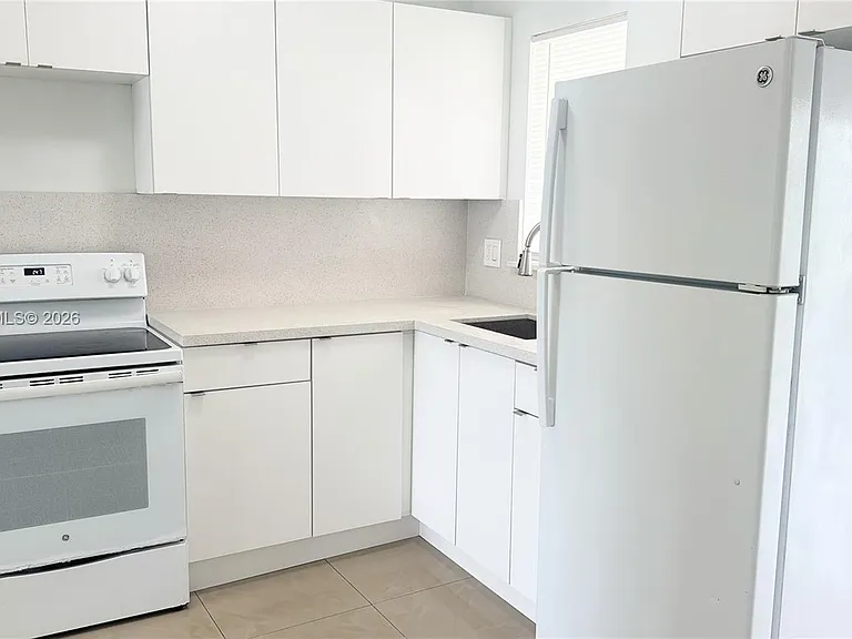 8110 Sunrise Lakes Blvd #307 — Photo 1