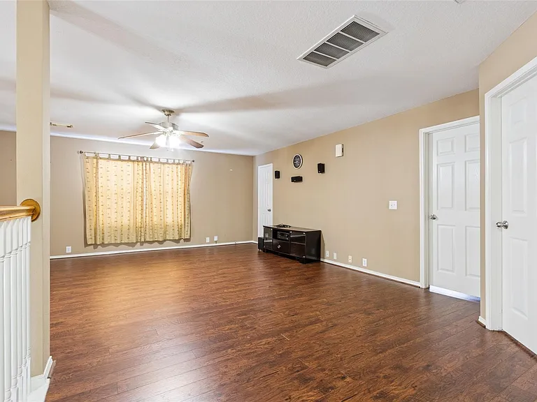 10306 Logan Bridge Ln — Photo 16