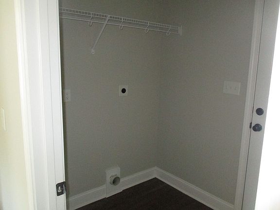 4th image of 133 White Oak Dr