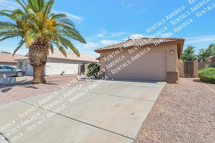 3 bedroom, 2 bath home PLUS Den in Rancho Del Verde — Photo 3