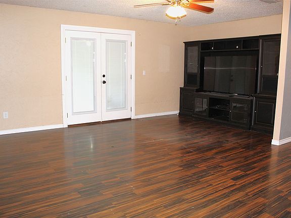 4th image of 425 Edwards Dr