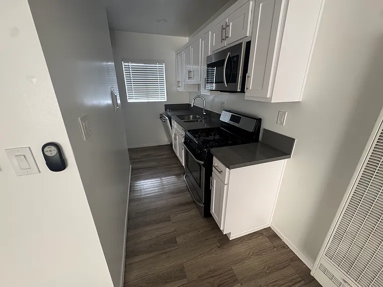 546 Cherry Ave #10 — Photo 9