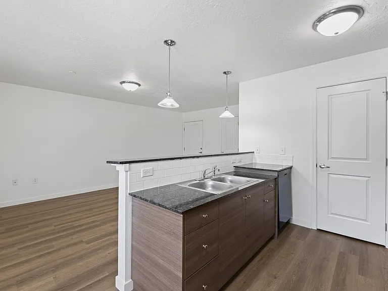 Ridgecrest Commons — Photo 39